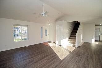 1630 SE 4th St in Gresham, OR - Building Photo - Building Photo