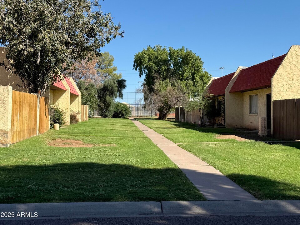 3311 W Golden Ln in Phoenix, AZ - Building Photo