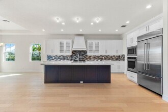 9237 Crestview Cir in Palm Beach Gardens, FL - Building Photo - Building Photo