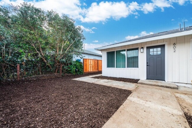 602 Wessex Way in Belmont, CA - Building Photo - Building Photo