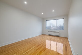 7211 Fielding Av in Montréal, QC - Foto de edificio - Interior Photo