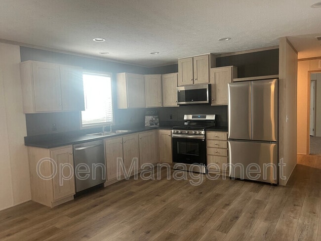 property at 3512-3512 Kelly St