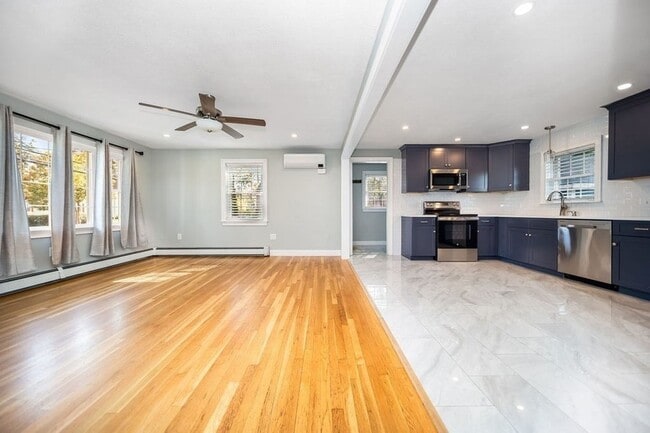 1 Market St, Unit 1 in Amesbury, MA - Building Photo - Building Photo