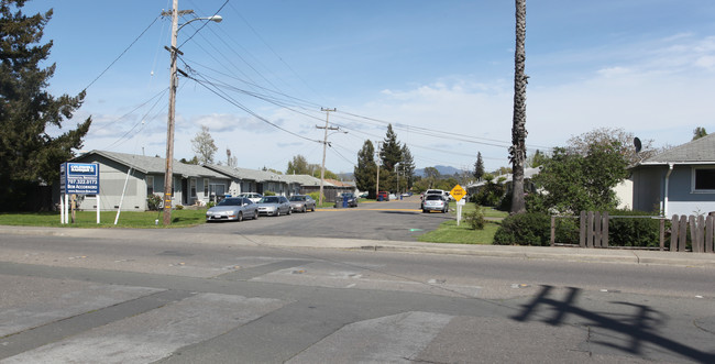 1648-1706 Dutton Ave in Santa Rosa, CA - Building Photo - Building Photo