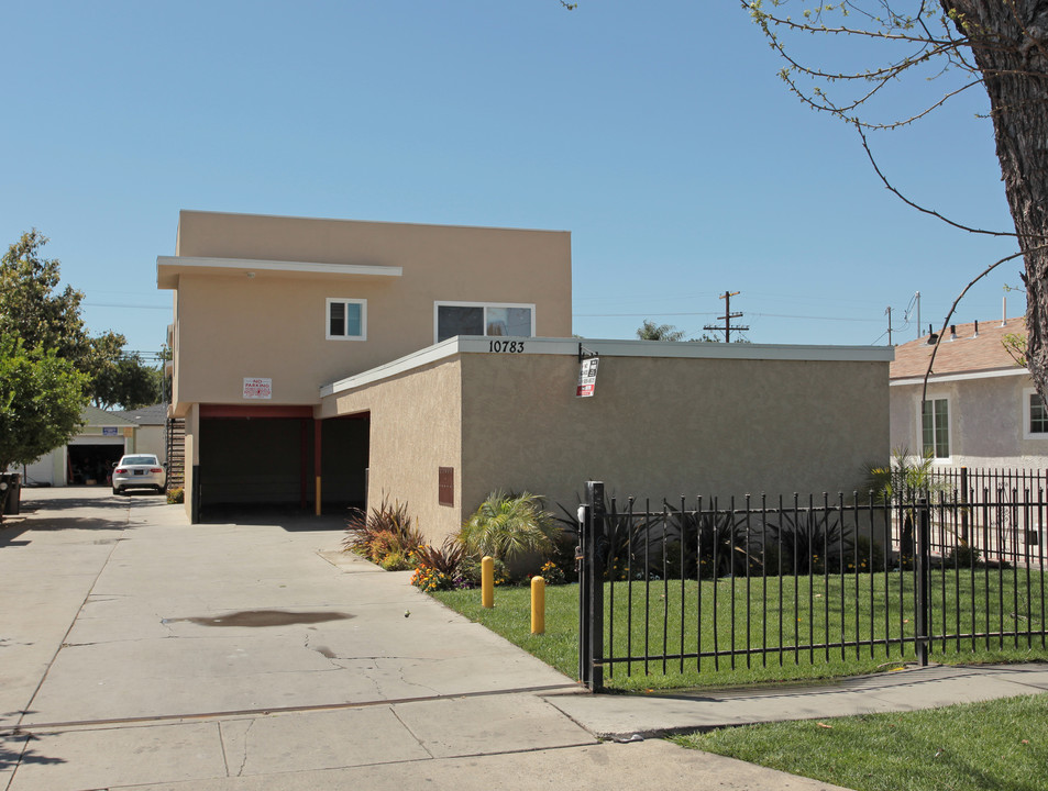 10783 Barlow Ave in Lynwood, CA - Building Photo