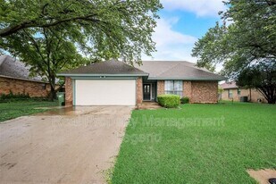 617 Main St in Roanoke, TX - Building Photo