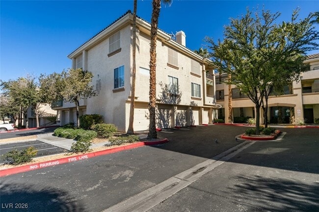7147 S Durango Dr, Unit 312 in Las Vegas, NV - Building Photo - Building Photo