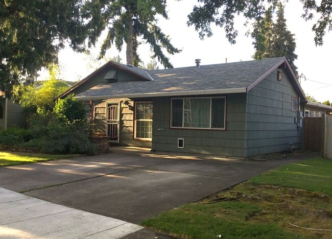 property at 6815 N Sky St