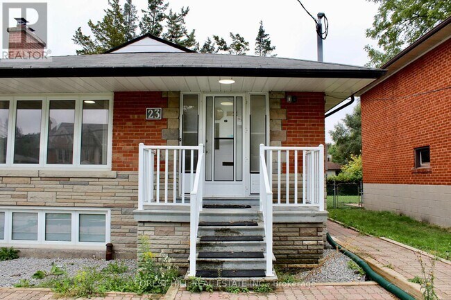 23 Wedgewood Dr in Toronto, ON - Building Photo - Building Photo