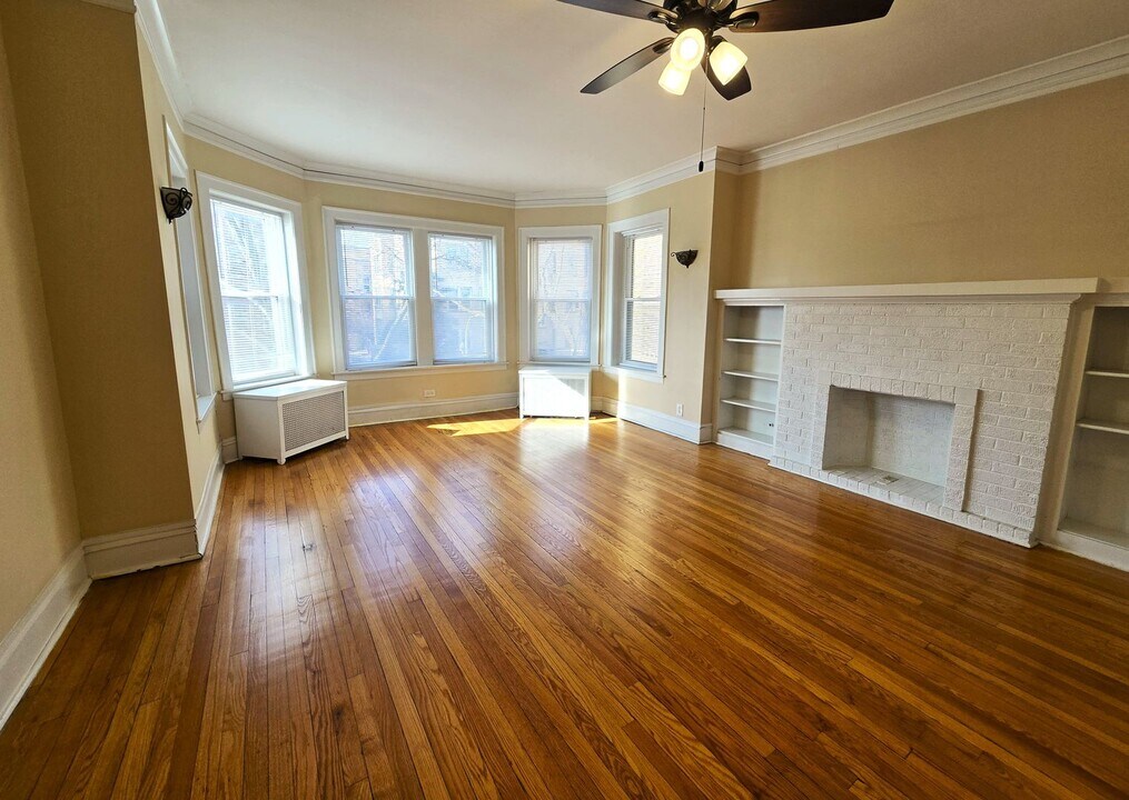 4021 N Mozart St in Chicago, IL - Foto de edificio