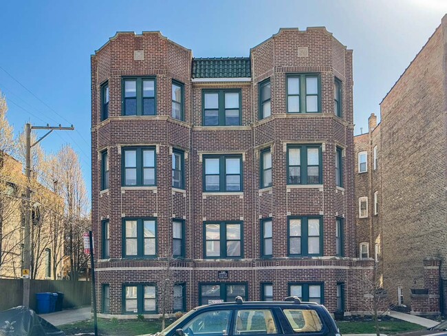 property at 3845 N Greenview