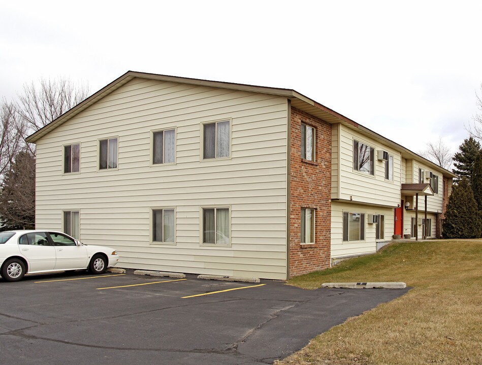 404 10th St S in Sauk Centre, MN - Building Photo