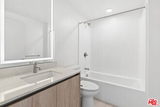 2521 S Orange Dr in Los Angeles, CA - Building Photo - Building Photo