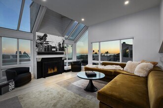 338 Shoemaker Ct in Solana Beach, CA - Building Photo - Building Photo