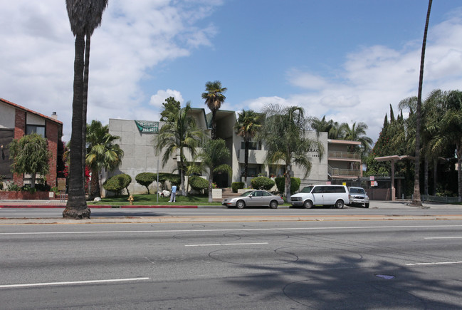 Sherman Terrace in Van Nuys, CA - Building Photo - Building Photo