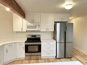 10218 Snow Iris Way in Sandy, UT - Building Photo - Building Photo