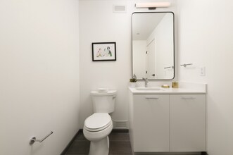 855 W Madison St in Chicago, IL - Building Photo - Building Photo
