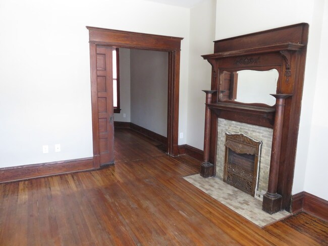 606 W 3rd St-Unit -1C in Davenport, IA - Building Photo - Building Photo