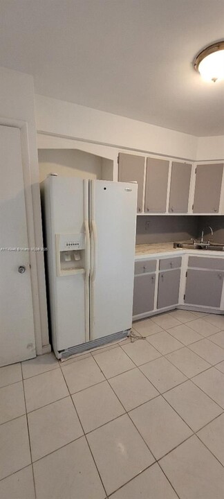 1450 NE 191st St in Miami, FL - Building Photo