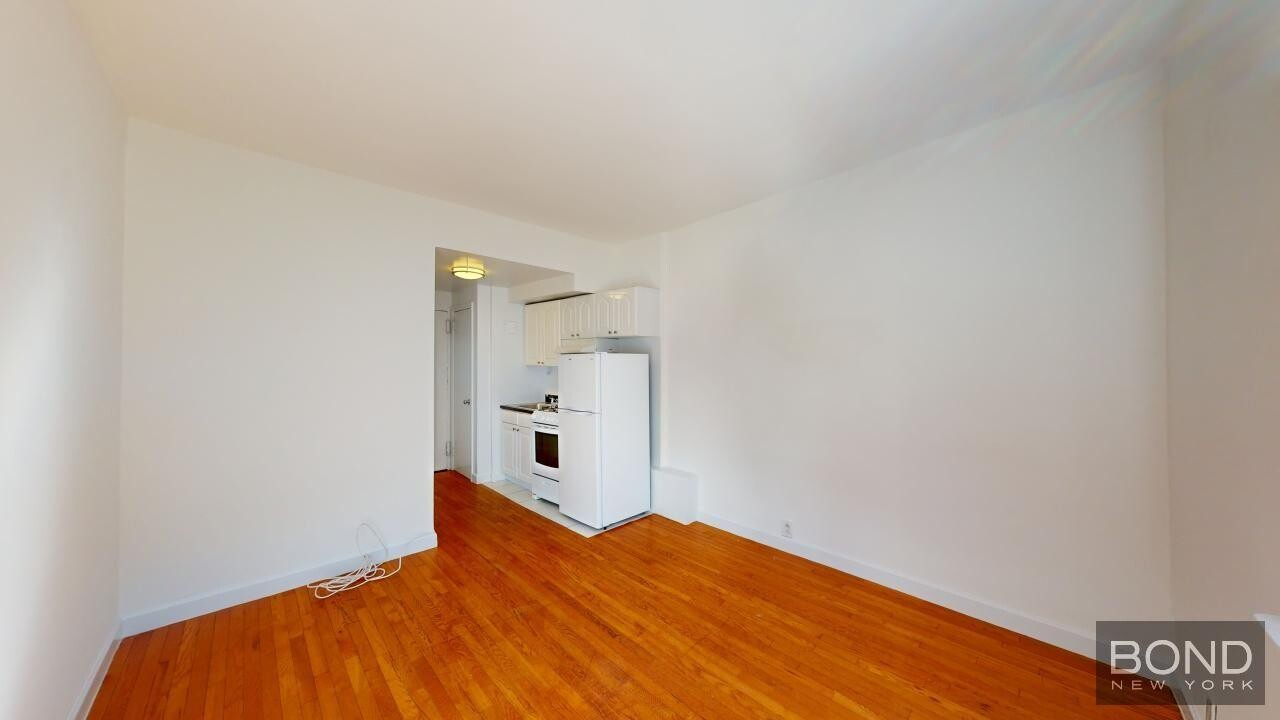 257 E 61st St in New York, NY - Building Photo
