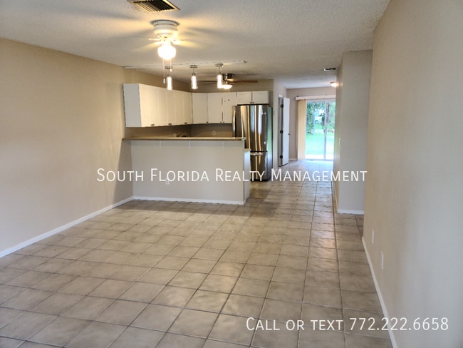 395 SE Norfolk Blvd in Stuart, FL - Building Photo - Building Photo