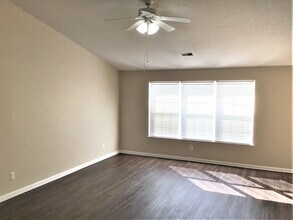 2456 Miami Village Dr in Miamisburg, OH - Foto de edificio - Building Photo