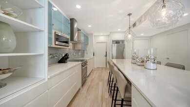 1932 Harbourside Dr in Longboat Key, FL - Building Photo - Building Photo