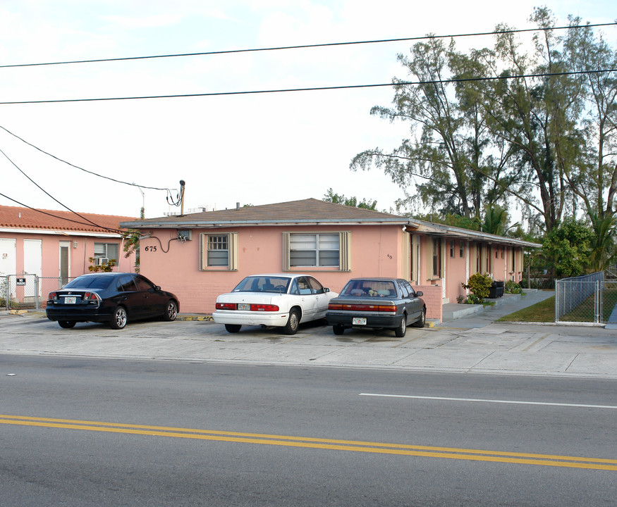 675 E 21st St in Hialeah, FL - Building Photo