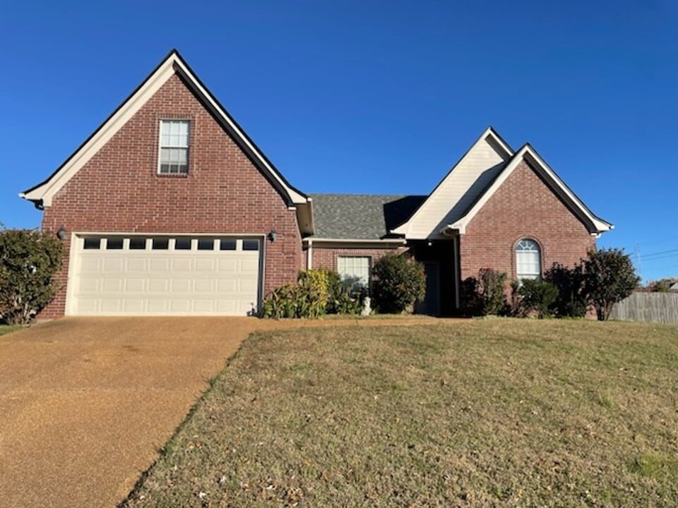 6018 Weatherby Cove in Southaven, MS - Building Photo