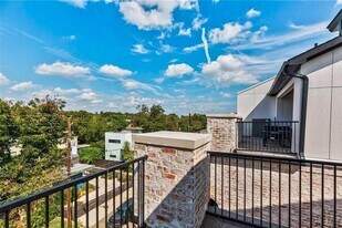 1312 Tinnin Ford Rd in Austin, TX - Building Photo