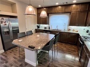 8290 Hamilton Oaks St in Las Vegas, NV - Building Photo - Building Photo