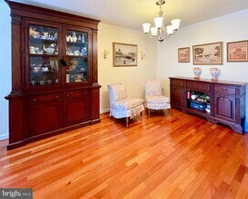 2817 Jermantown Rd in Oakton, VA - Building Photo - Building Photo
