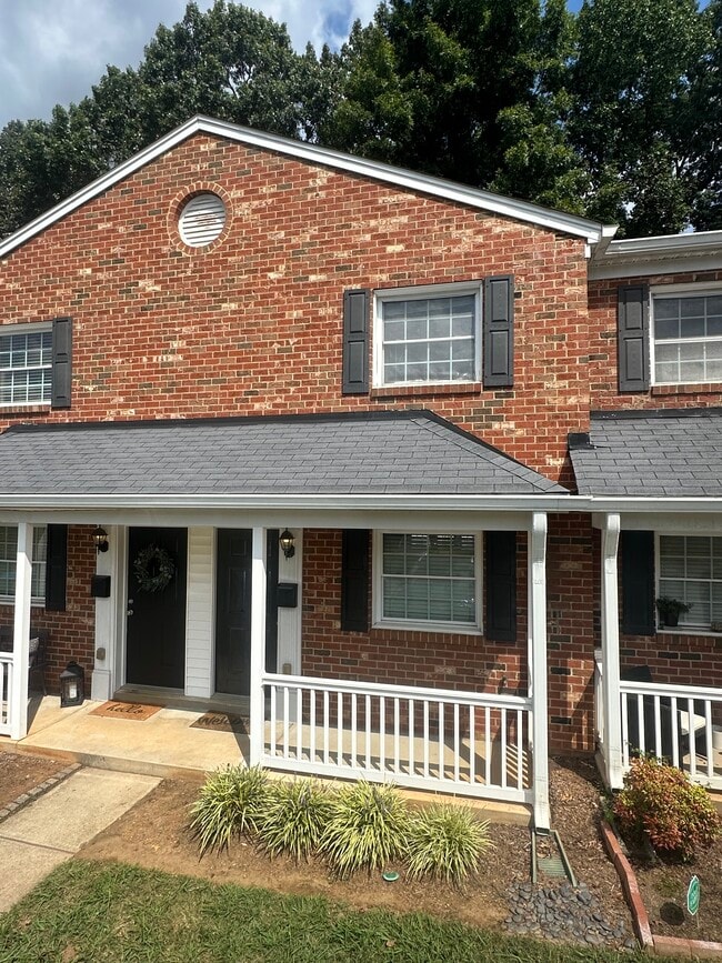 property at 1215 Green Oaks Ln
