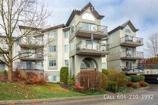 32725 George Ferguson Way in Abbotsford, BC - Building Photo