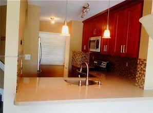 14273 SW 121st Pl in Miami, FL - Foto de edificio - Building Photo