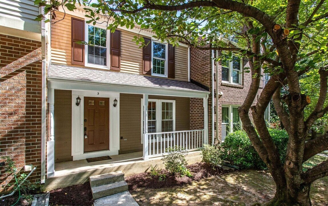 3 Forest Landing Ct in Rockville, MD - Building Photo