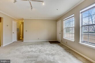 5821 Inman Park Cir in Rockville, MD - Building Photo - Building Photo