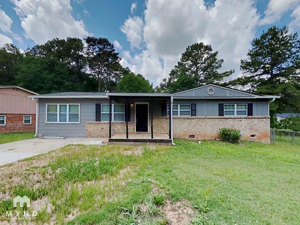 7116 Green Acres Ct SW in Covington, GA - Building Photo