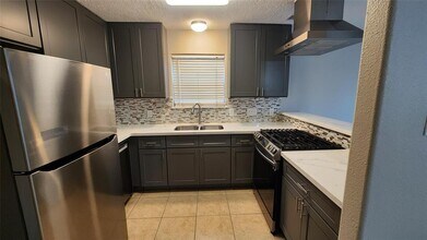 7616 N Main St in Houston, TX - Building Photo - Building Photo