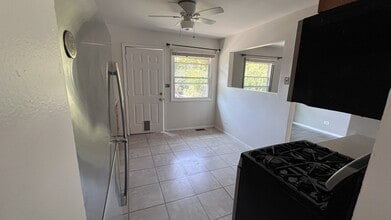 110 Woodcrest Cir in Streamwood, IL - Building Photo - Building Photo