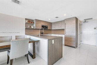400 Sunny Isles Blvd, Unit 1106 in Sunny Isles Beach, FL - Building Photo - Building Photo