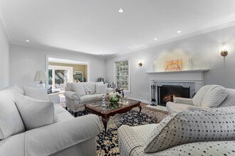 78 Meadow Rd in Greenwich, CT - Building Photo - Building Photo