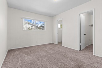 12602 Kensington Ln, Unit 07 in Garden Grove, CA - Foto de edificio - Building Photo