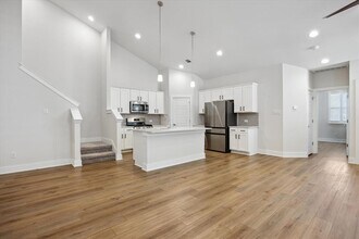 112 Mirabeau Way in Liberty Hill, TX - Building Photo - Building Photo