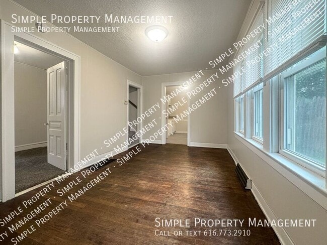 1718 Center Ave NE in Grand Rapids, MI - Building Photo - Building Photo