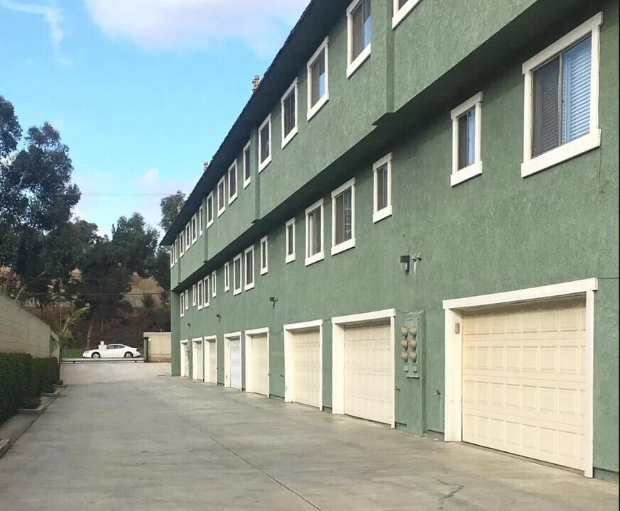 9218 Palm St in Bellflower, CA - Building Photo