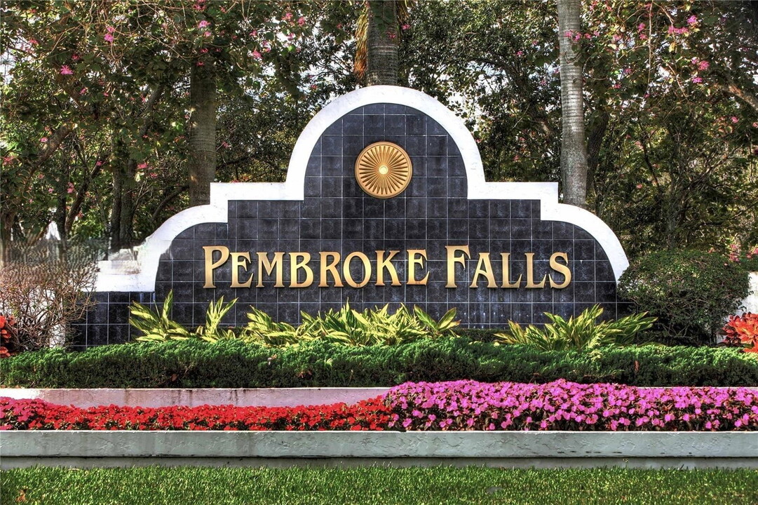 14318 NW 15th Dr in Pembroke Pines, FL - Building Photo