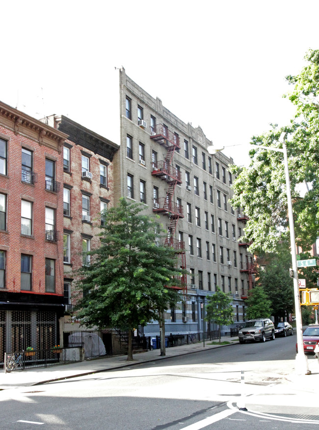 322 Rodney St in Brooklyn, NY - Building Photo - Building Photo