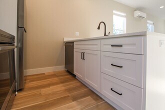 1725-1735 Commercial St SE in Salem, OR - Building Photo - Building Photo