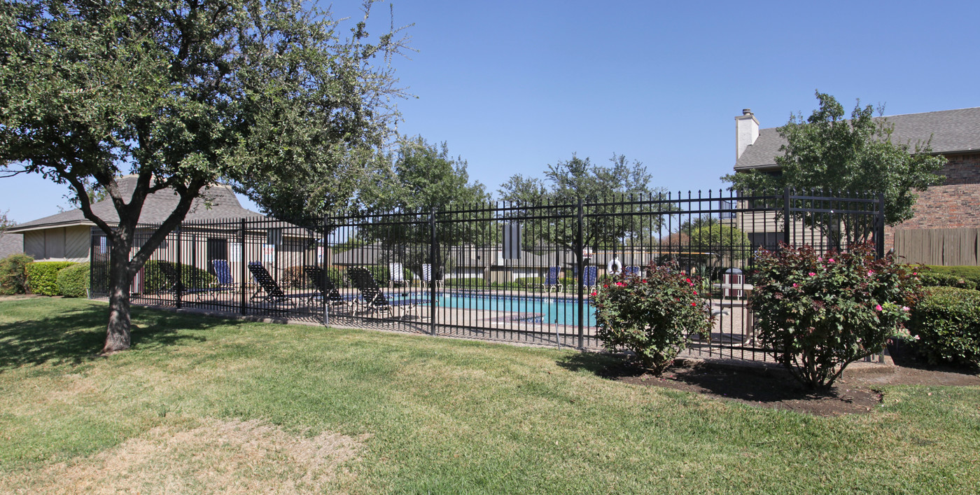 Center Place in Arlington, TX - Foto de edificio